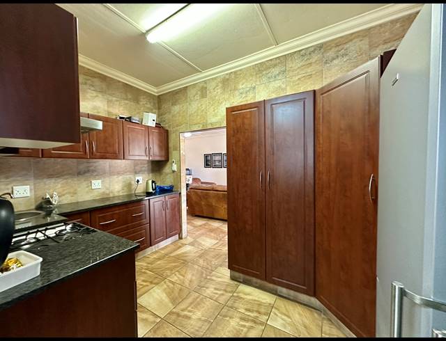4 BEDROOM HOUSE FOR SALE IN MEER EN SEE